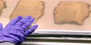Manuscrisele de la Marea Moartă expuse în SUA sunt niște falsuri